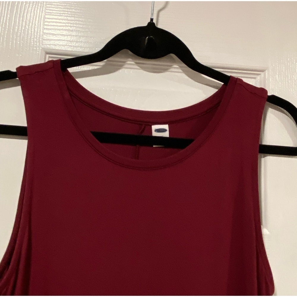 NWT Old Navy Luxe Size M Burgundy Scoop Neck Soft Flowy Stretch Tunic Tank Top - Picture 2 of 11